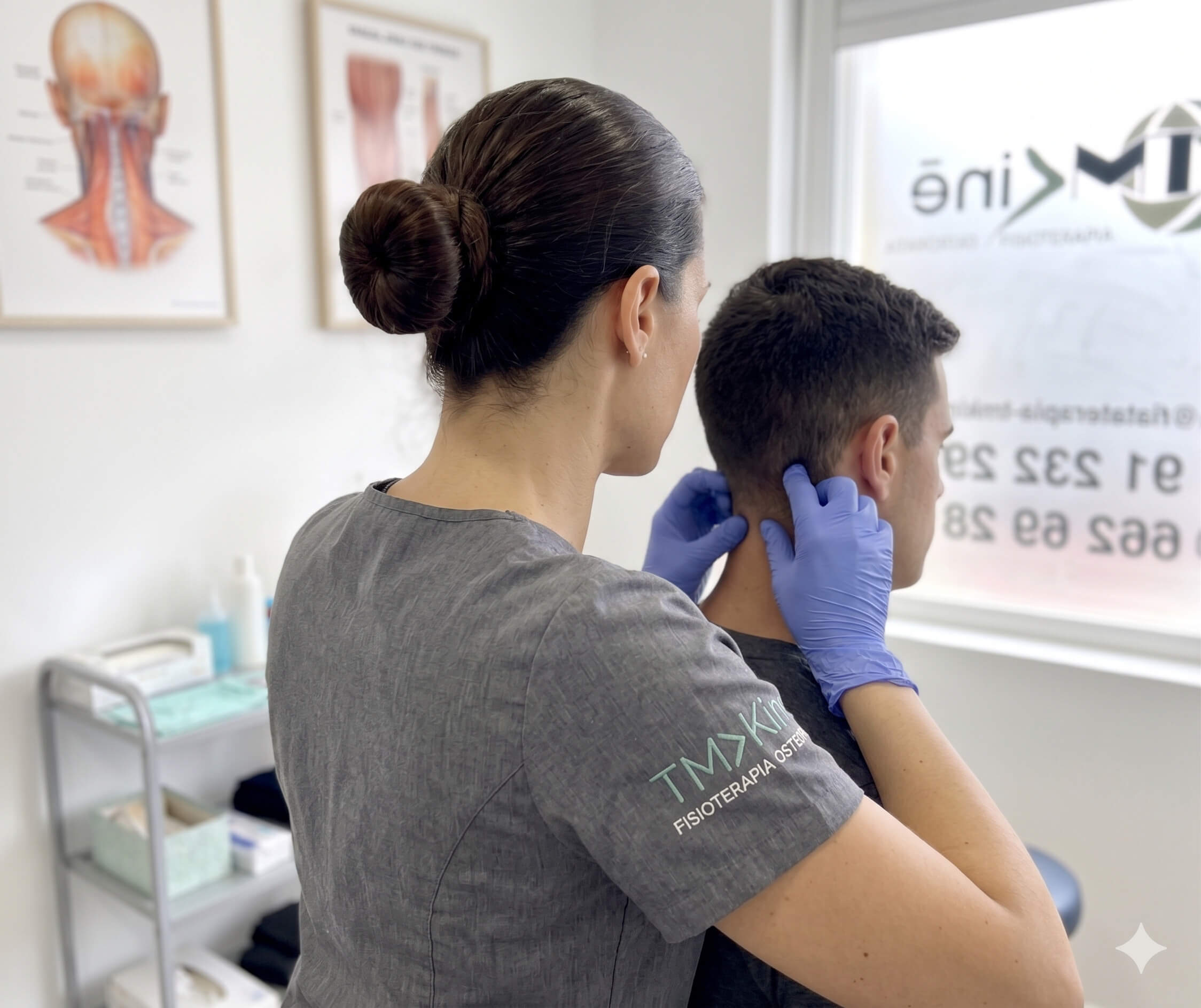 Tratamiento de fisioterapia para aliviar mareos cervicales y tensión muscular
